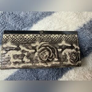 Elegant Floral Clutch in Black and Cream